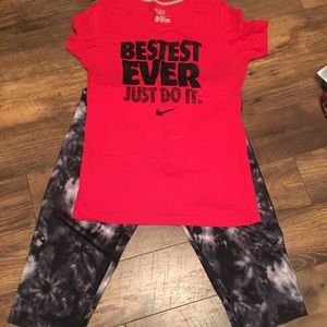 Workout clothing set.